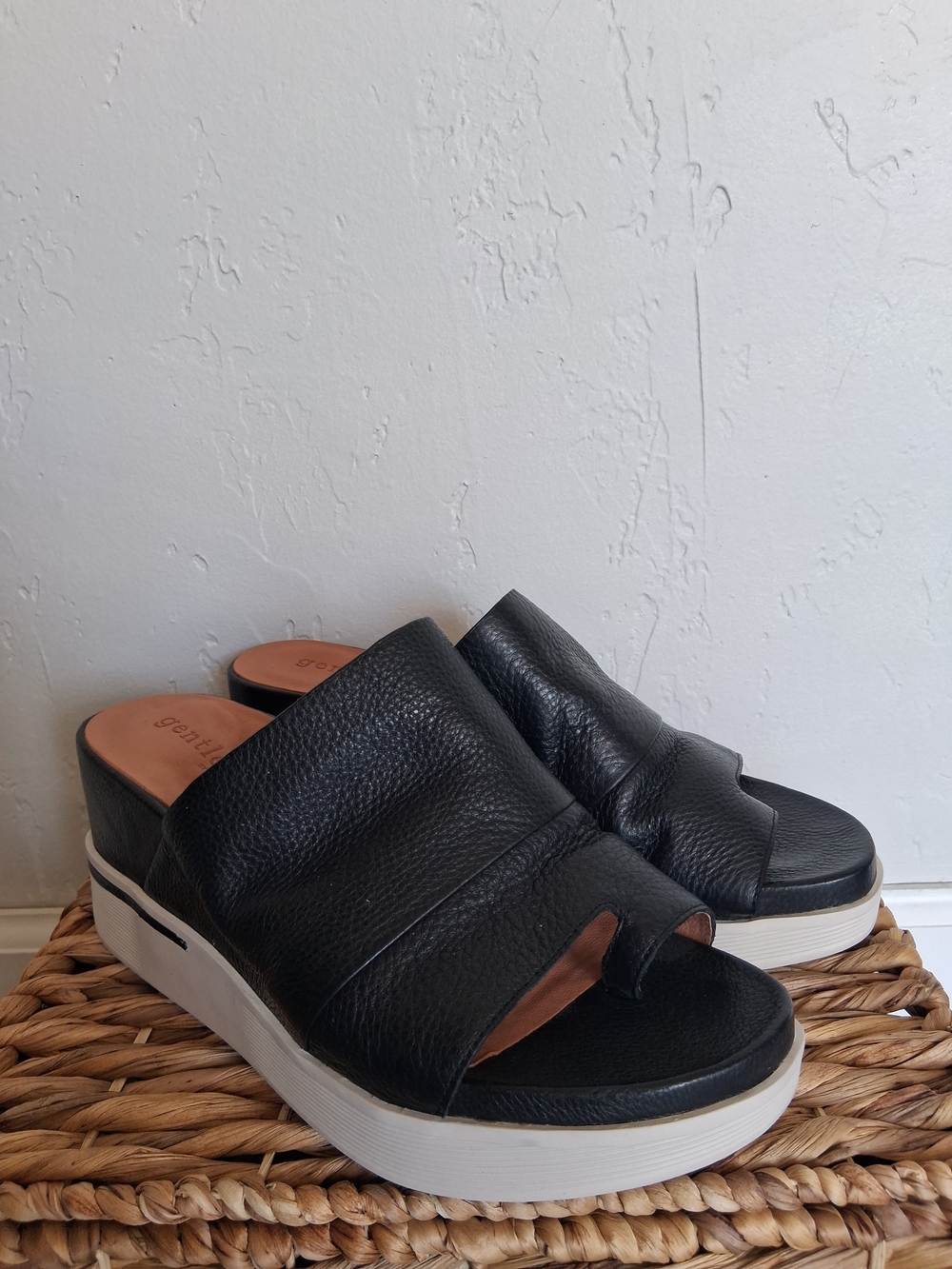 Gentle Souls Gisele 65 Sporty Slide Sandals Black Leather Platform Sz 9